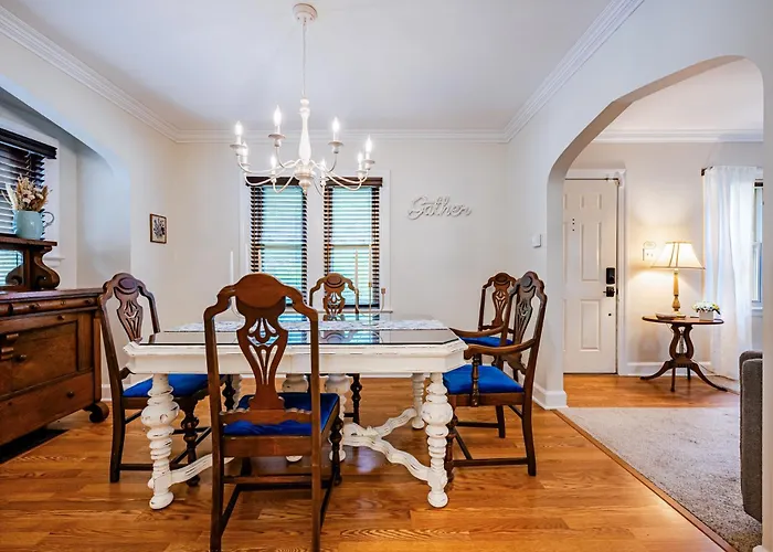 Rachel'S Private Hideaway With King Bed, Kitchen, Laundry, Parking And Big Yard