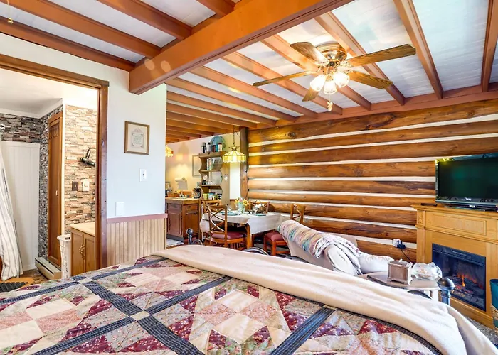 Cozy Luray Cabin W/ Views: Near Hiking Trails!