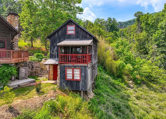 Cozy Luray Cabin W/ Views: Near Hiking Trails!