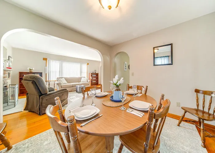 < 1 Mi To Lake Erie: Ashtabula Hideaway!