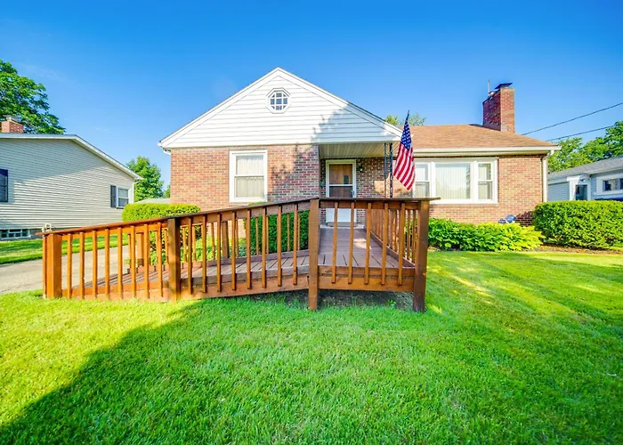 < 1 Mi To Lake Erie: Ashtabula Hideaway!