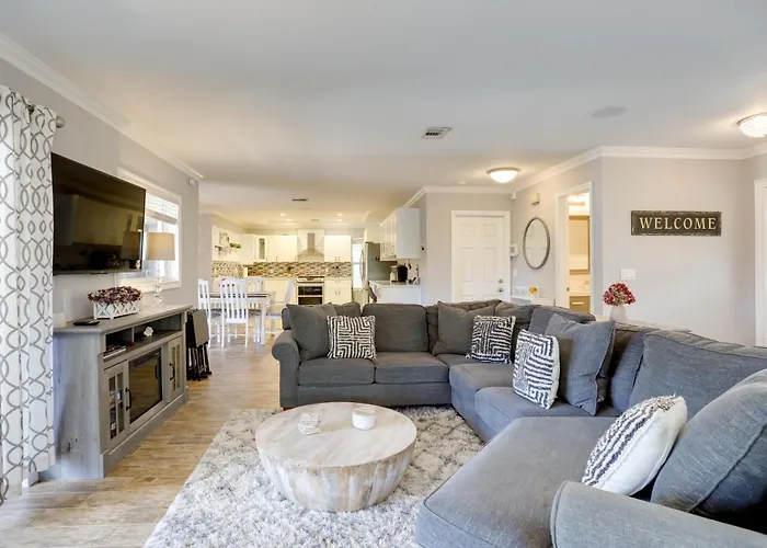 Pool Oasis & Fenced Yard: Central Wellington Home