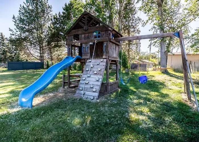 Spacious Family Home With Hot Tub