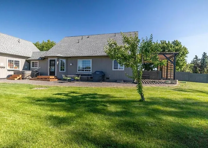Spacious Family Home With Hot Tub