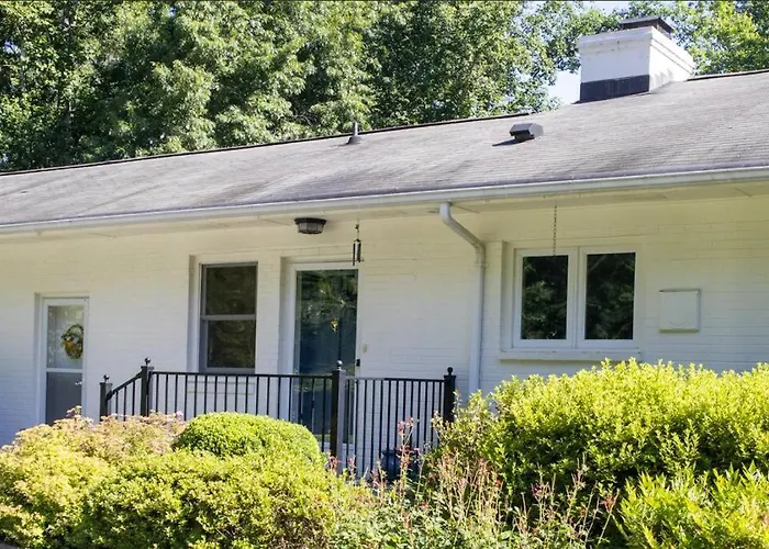 Meadow View Acres - 6 Acre Spacious Estate 20 Min From Uva
