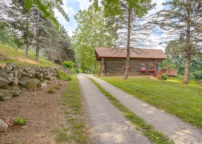 Cozy Luray Cabin W/ Views: Near Hiking Trails!