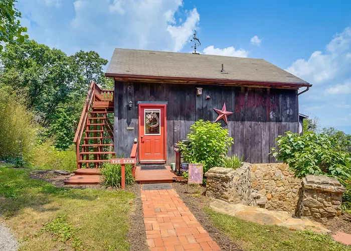 Cozy Luray Cabin W/ Views: Near Hiking Trails!