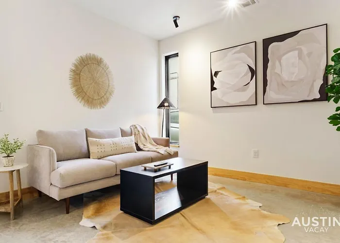 Stylish Boho Loft W Free Prkg With Luxurious King Bed