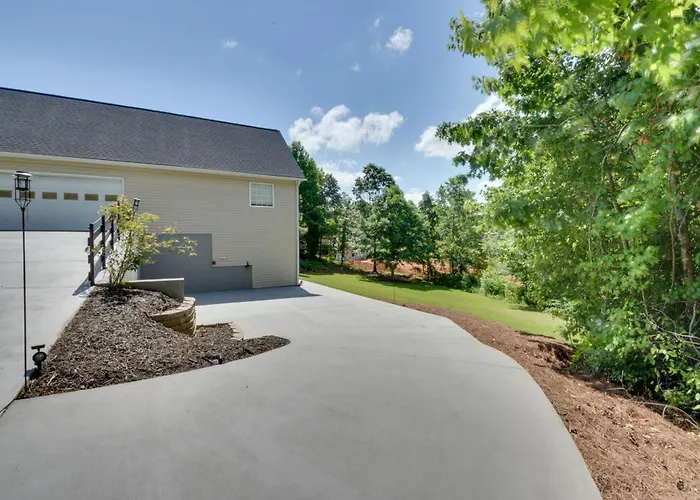 Wine Trail Apt 7 Mi To Yonah Mtn! Patio & Views
