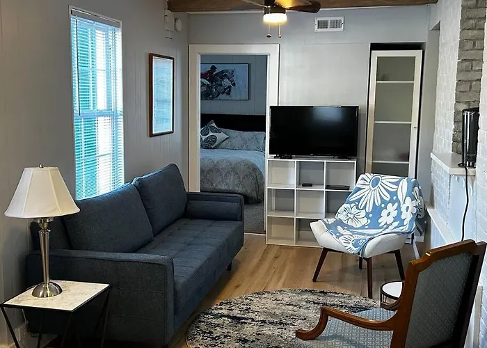 Walk To Goodspeed Opera House From This Quaint 2 Bdrm Apt
