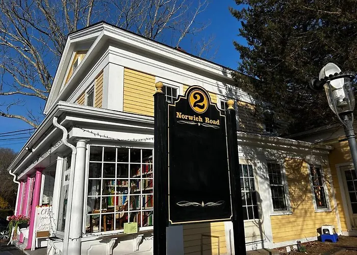 Walk To Goodspeed Opera House From This Quaint 2 Bdrm Apt