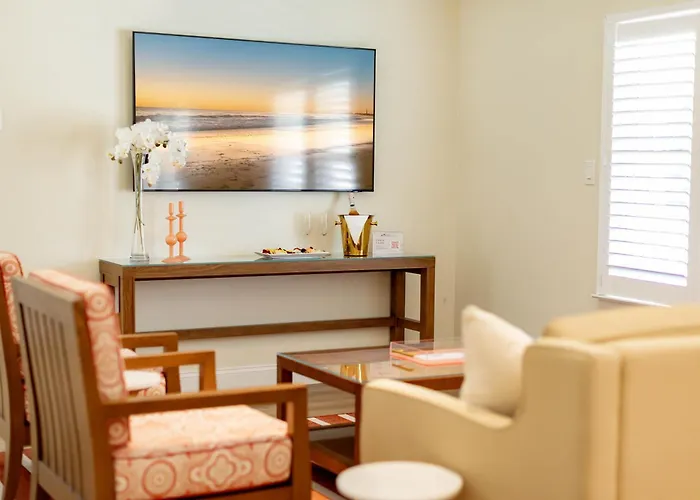 The Beach Club On Madison Avenue (Adults Only)