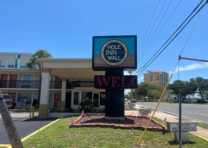 Hole Inn The Wall Hotel - Fort Walton Beach - Sunset Plaza - Nearby Beaches & Hurlburt