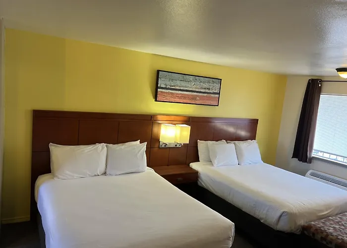 Lakeshore Inn Water Front