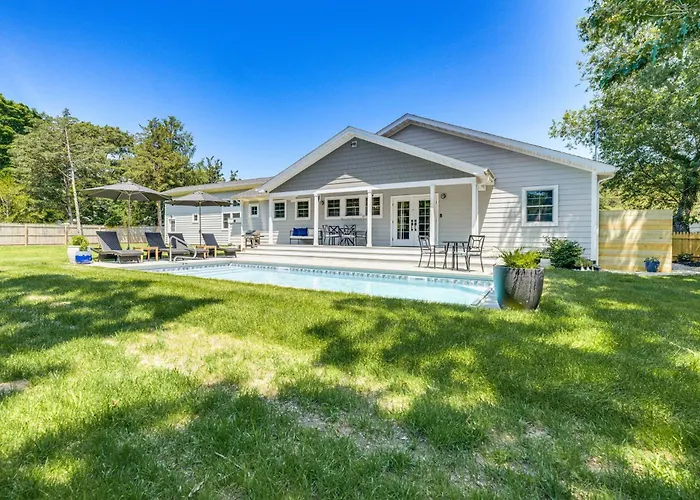 Distinctive Hamptons Home W/ Pool Near Bay, Ocean