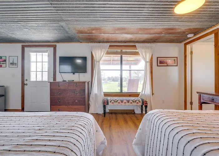 Delightful Carmine Studio On Farm Near Round Top!
