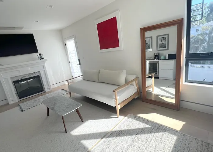 Modern Bright New Studio With Roof-Top Deck Walk To Santa Monica Beach, Freewifi, Parking