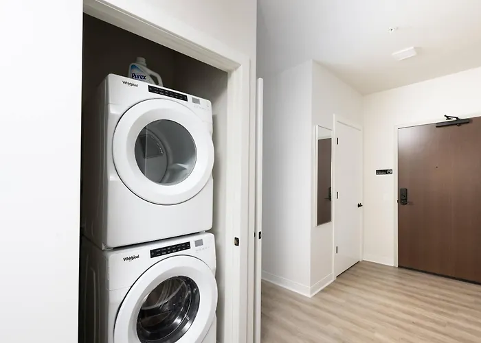 East Side Luxury 1Br Apt - Near Brady St With Balcony And Lounge - Sleeps 4