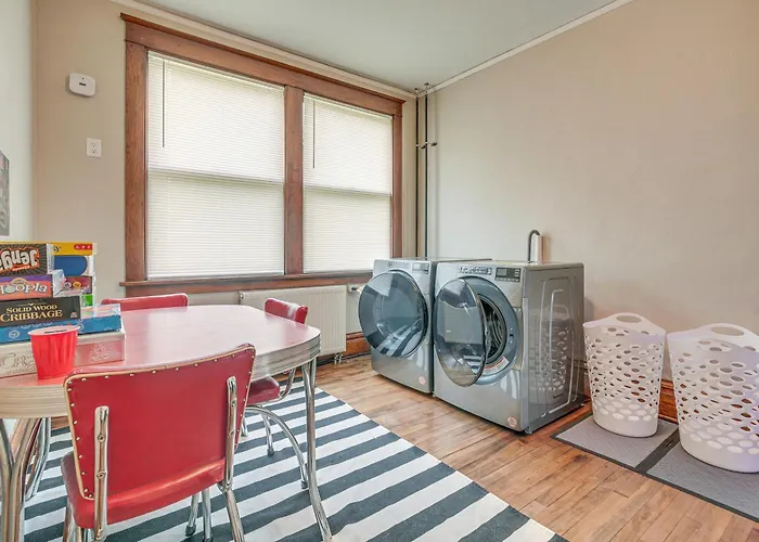 Spacious Home In Ramsay: 9 Smart Tvs + Pool Table!