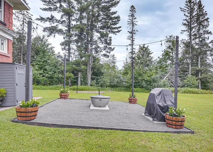 Spacious Home In Ramsay: 9 Smart Tvs + Pool Table!
