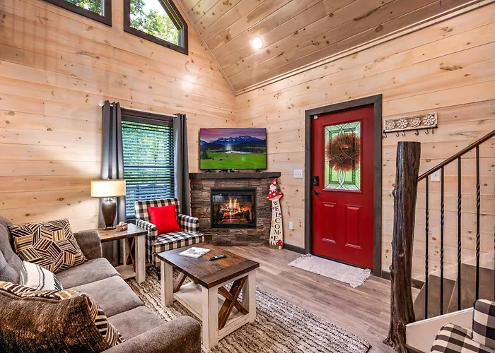 Lil Cabin In The Cove! Mtn Views, Theater, Hot Tub, Games, King Beds, Prime Location!