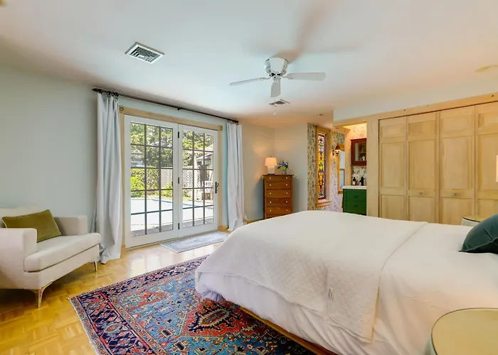 Shared Hot Tub: Historic Cottage, Walk To Elm Park