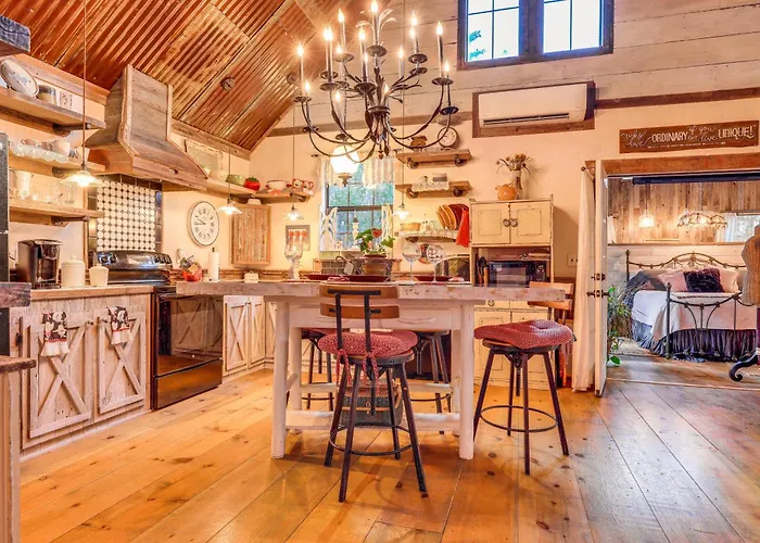 Pet-Friendly Wimberley Cabin W/ Fire Pit & Hot Tub