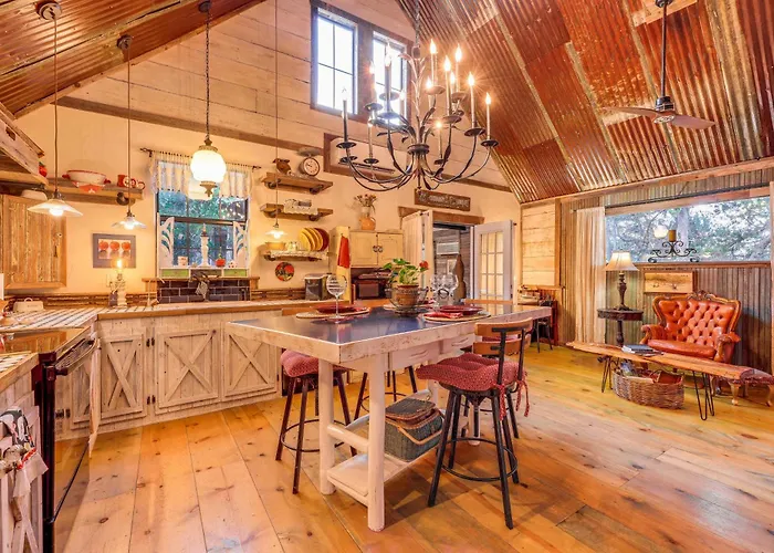 Pet-Friendly Wimberley Cabin W/ Fire Pit & Hot Tub