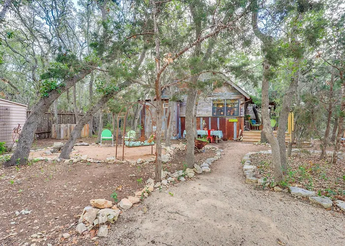 Pet-Friendly Wimberley Cabin W/ Fire Pit & Hot Tub