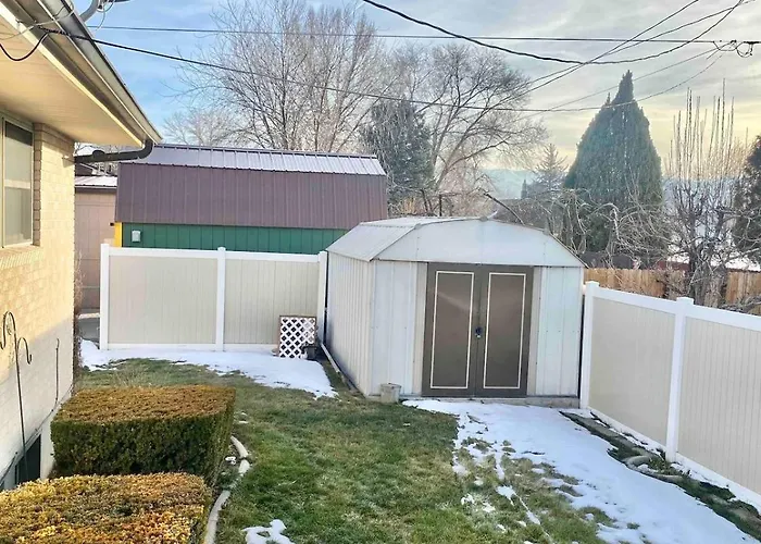 Roomy Midtown Home-Large And Central To Everything
