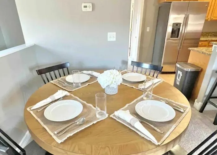 Private Stylish Townhome Near Isu & Hospital