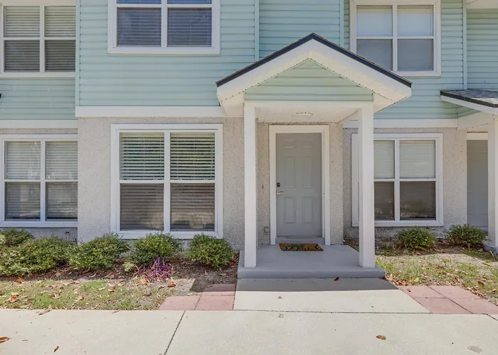Fernandina Beach Townhome W/ Patio: Walk To Beach!