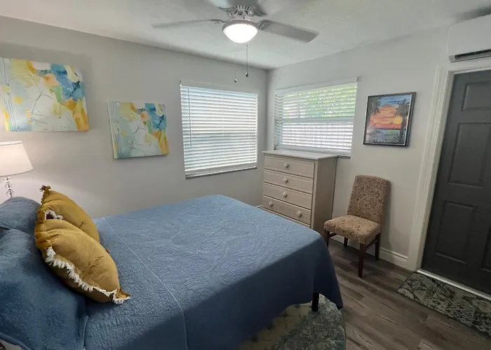 875 Oasis #1 Location!