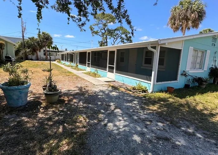 875 Oasis #1 Location!
