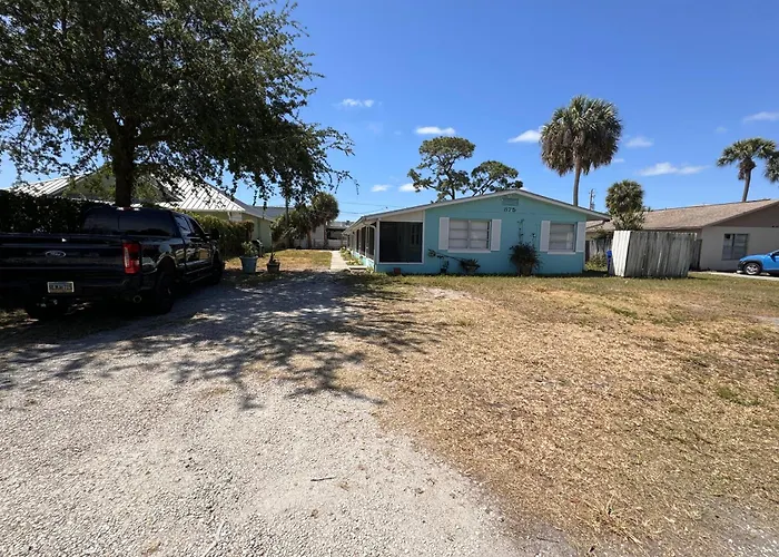875 Oasis #1 Location!