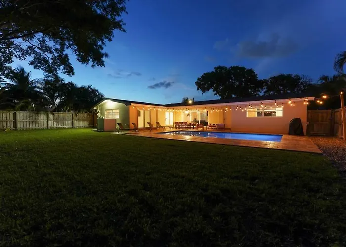 3Br Heated Pool Close To Beach