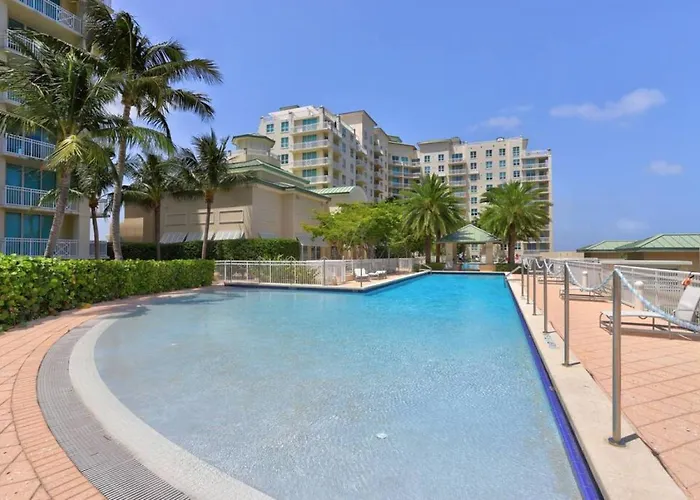 Studio With Rooftop Pool In Boynton Beach