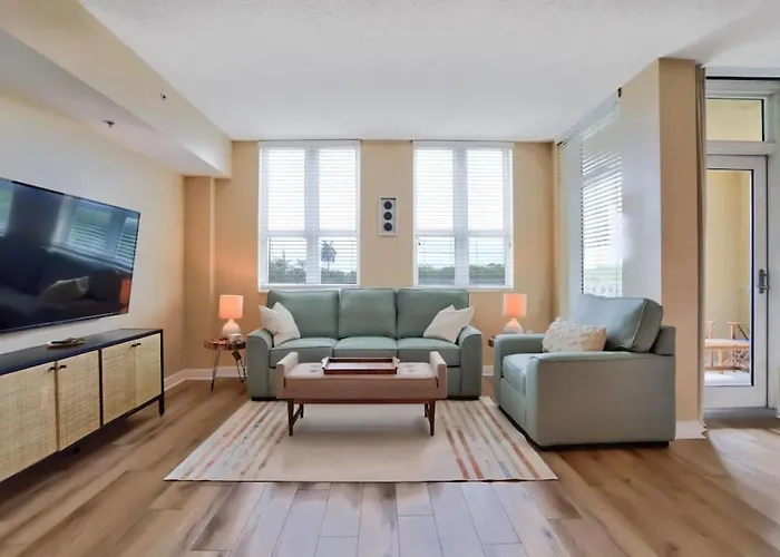 Studio With Rooftop Pool In Boynton Beach