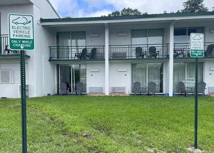 Travelodge By Wyndham Lakeland