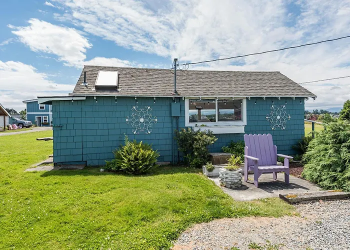 Juan De Fuca Waterfront Hotel & Cottages