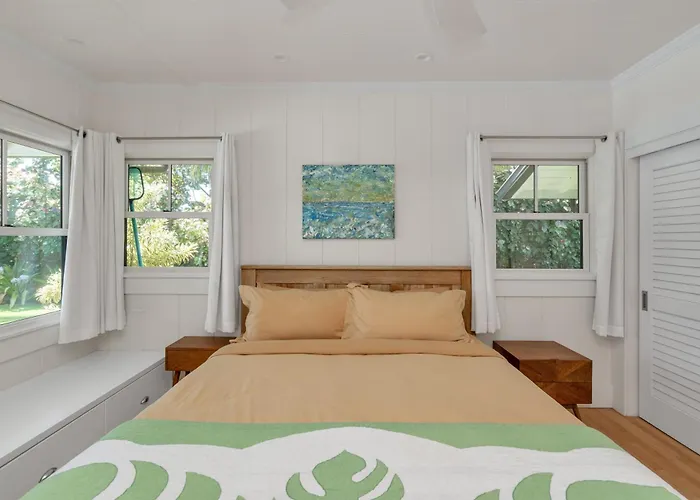 Gorgeous Renovated 1937 Plantation Style Beach House 50 Steps To The Center Of The Beach Home