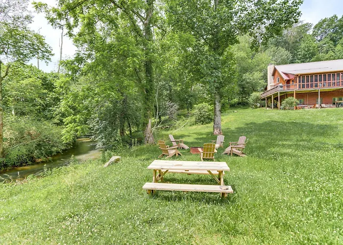 Waterfront Cabin In Ellijay: Hot Tub + Game Room