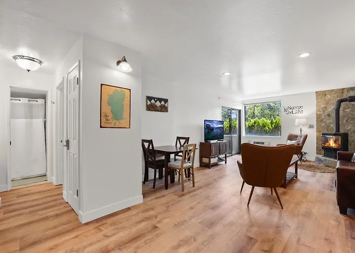 Heavenly Lakeside Retreat Close To Downtown
