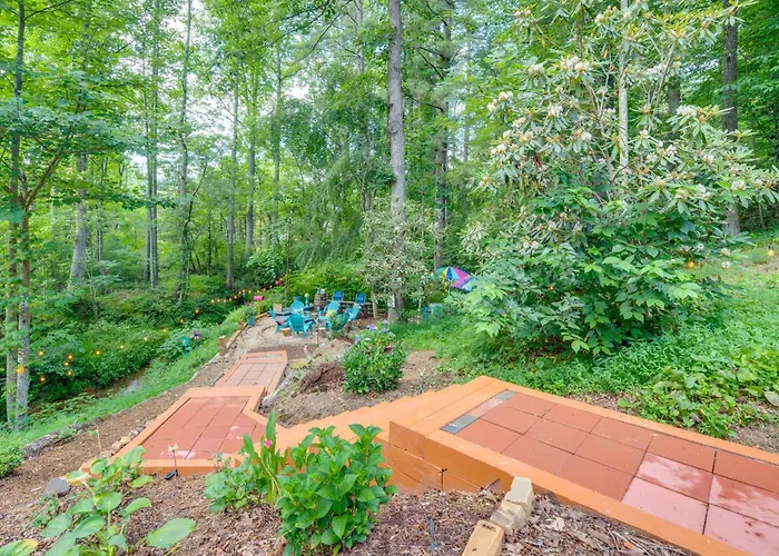 Creekside Hendersonville Haven: Hot Tub & Fire Pit