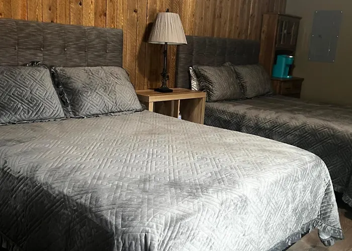 Parkway Yellowstone Guest House Room #2