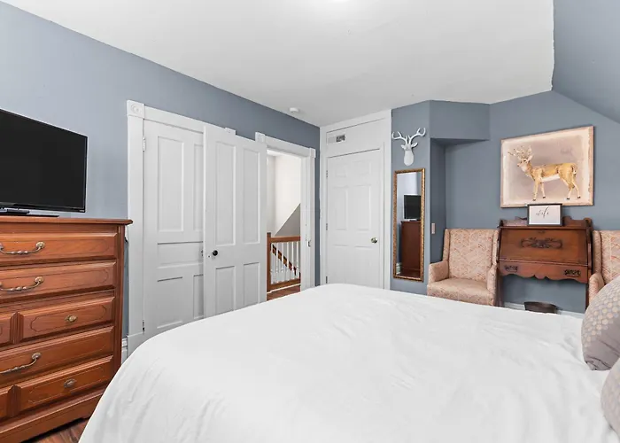 Historic 2 Bedroom House St Charles