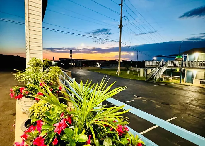 Ozark Inn And Suites
