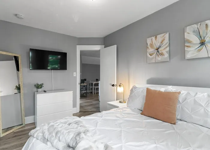 2Br Apartment Near Downtown Stamford I Pets Ok