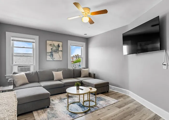 2Br Apartment Near Downtown Stamford I Pets Ok