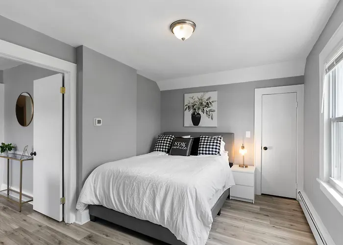 2Br Apartment Near Downtown Stamford I Pets Ok